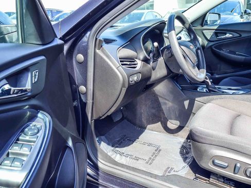 Used 2022 Chevrolet Malibu LT FWD image 2
