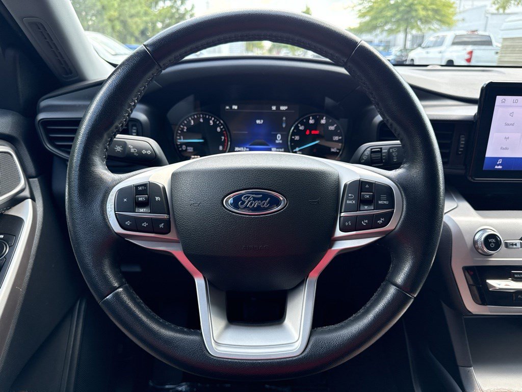 Used 2023 Ford Explorer XLT AWD/4WD image 19