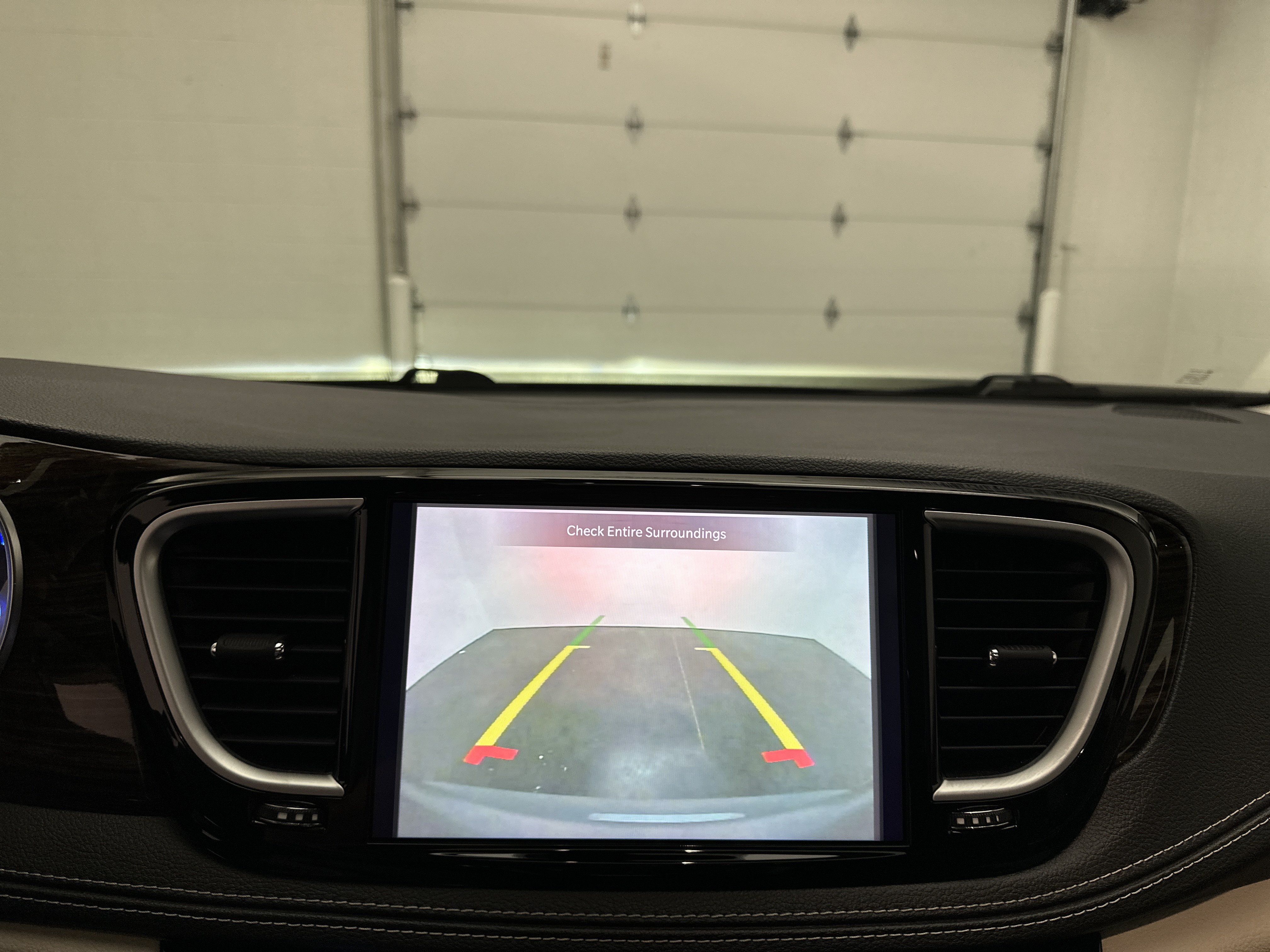 Used 2023 Chrysler Pacifica Limited FWD image 34