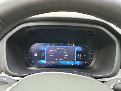 Certified 2025 Volvo XC60 B5 Plus w/ Climate Package AWD/4WD image 19