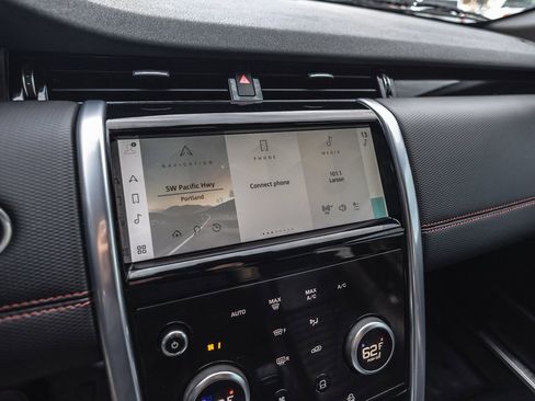 Used 2023 Land Rover Discovery Sport SE R-Dynamic image 12