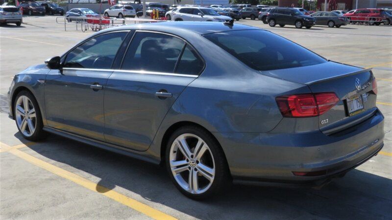 Used 2017 Volkswagen Jetta GLI FWD image 3
