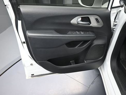 Used 2022 Chrysler Pacifica Limited w/ S Appearance Package AWD/4WD image 70