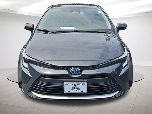 Used 2024 Toyota Corolla XLE FWD image 2