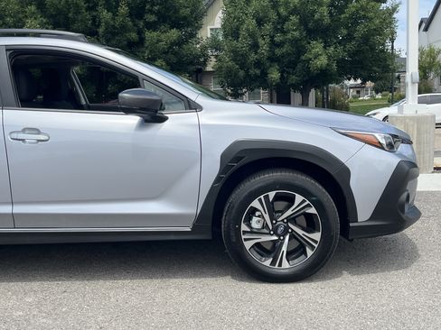 Used 2025 Subaru Crosstrek 2.5i Premium AWD/4WD image 8