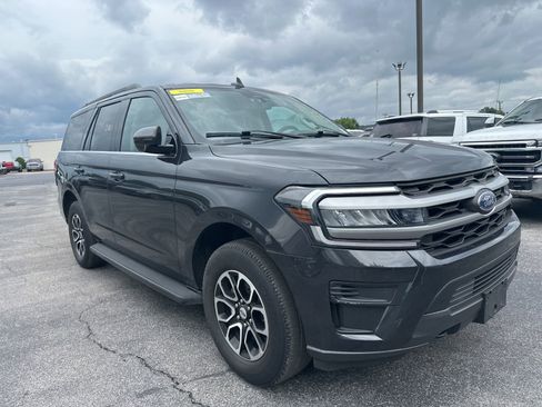 Used 2023 Ford Expedition XLT AWD/4WD image 2