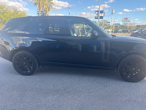 Used 2024 Land Rover Range Rover Long Wheelbase SE image 2