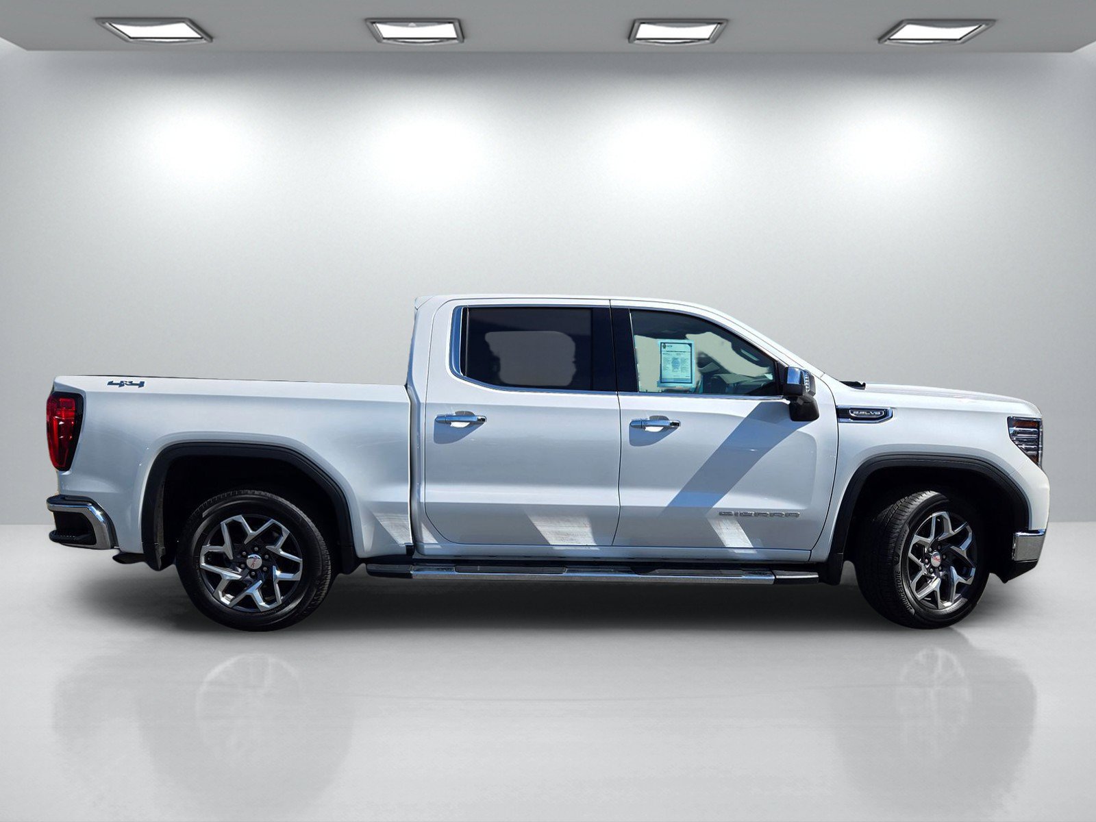 Used 2023 GMC Sierra 1500 SLT w/ SLT Premium Package AWD/4WD image 3