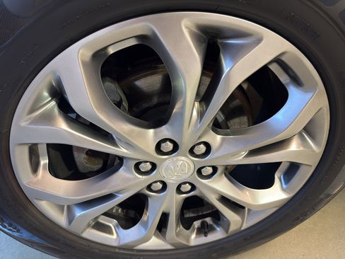 Used 2018 Buick Enclave Avenir w/ Avenir Technology Package AWD/4WD image 34