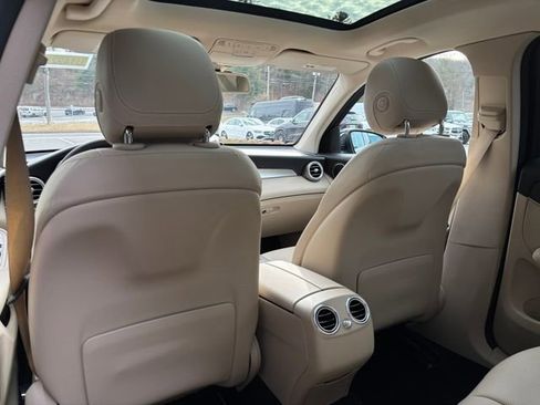 Used 2019 Mercedes-Benz GLC 300 4MATIC image 23