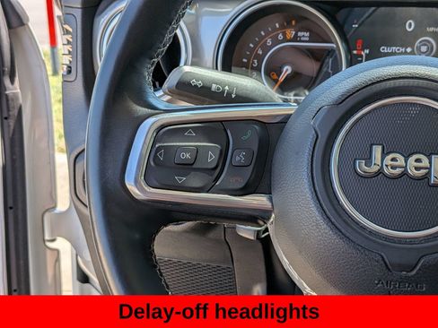 Used 2022 Jeep Gladiator Overland AWD/4WD image 16