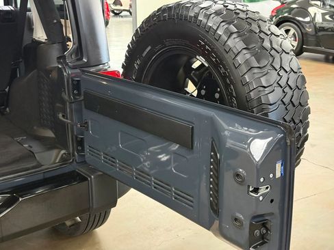 Used 2017 Jeep Wrangler Unlimited Sport image 9