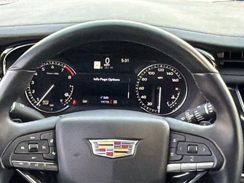 Used 2025 Cadillac XT6 Premium Luxury image 16