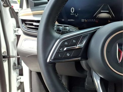 Used 2025 Buick Enclave Preferred AWD/4WD image 24