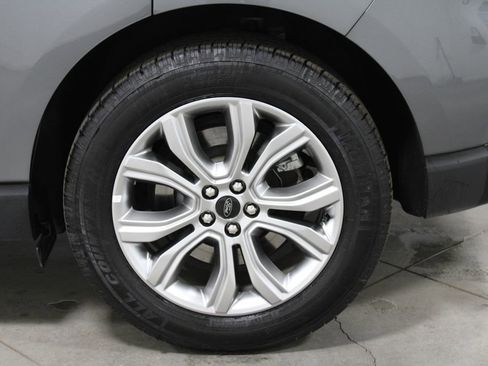 Used 2024 Ford Edge Titanium image 17