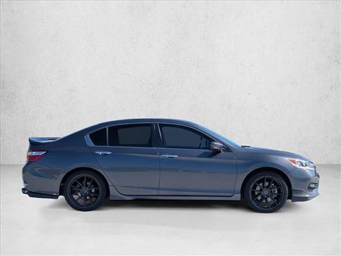 Used 2017 Honda Accord Sport image 4