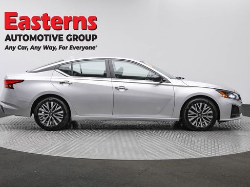 Used 2024 Nissan Altima 2.5 SV image 4