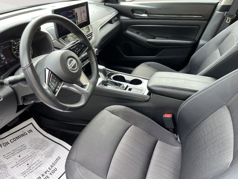 Used 2024 Nissan Altima 2.5 SV w/ SV Premium Package AWD/4WD image 22