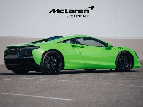 Used 2025 McLaren Artura image 10