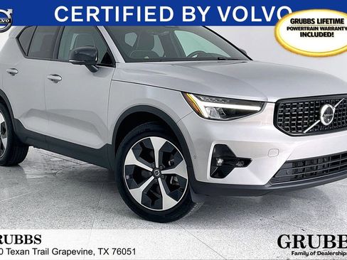 Certified 2025 Volvo XC40 B5 Plus image 1
