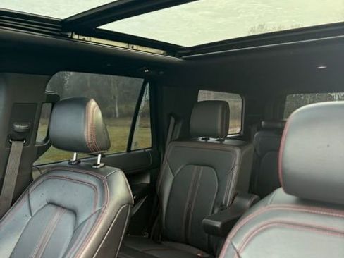 Used 2022 Ford Expedition Limited image 19