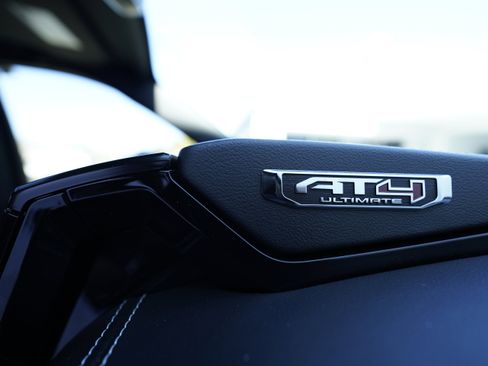 Used 2025 GMC Yukon AT4 Ultimate image 38