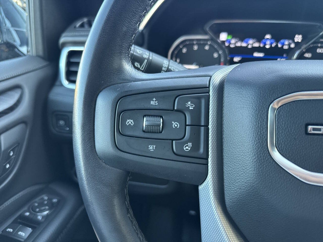 Used 2021 GMC Yukon Denali AWD/4WD image 41