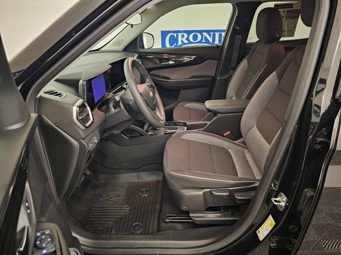 Used 2024 Chevrolet TrailBlazer LT w/ Driver Confidence Package FWD image 4