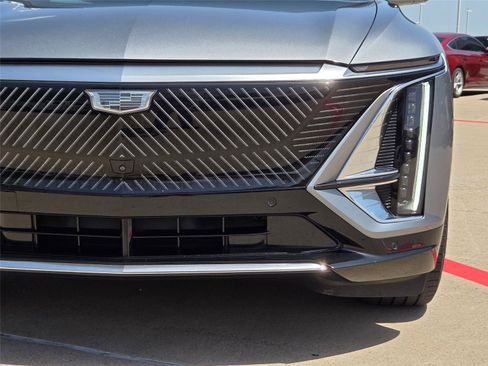 Used 2024 Cadillac Lyriq Luxury AWD/4WD image 6