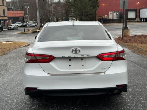 Used 2020 Toyota Camry LE image 5