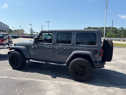 Used 2020 Jeep Wrangler Unlimited Sahara AWD/4WD image 5