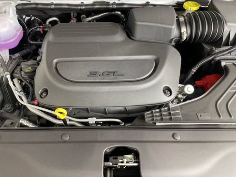 New 2026 Chrysler Pacifica Select FWD image 44
