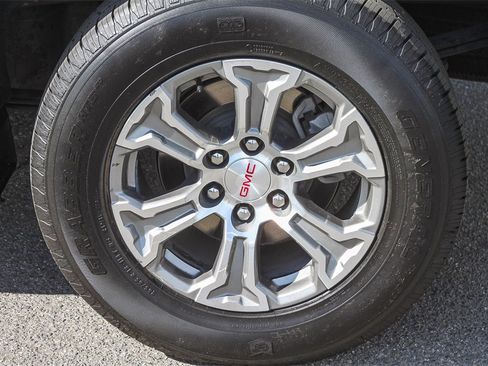 Used 2024 GMC Sierra 1500 SLT image 11