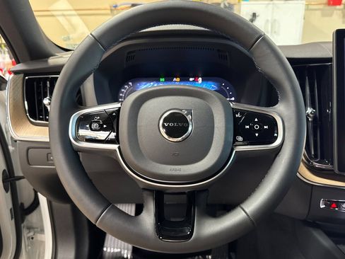Used 2024 Volvo XC90 T8 Ultimate AWD/4WD image 27