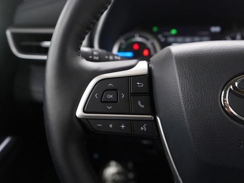 Used 2024 Toyota Highlander XLE image 25