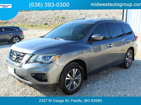 Used 2018 Nissan Pathfinder S image 1