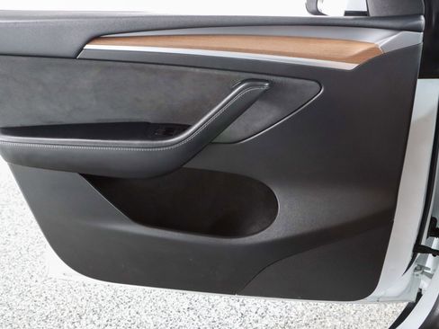 Used 2023 Tesla Model Y Performance image 21