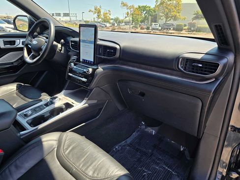 Used 2023 Ford Explorer Platinum w/ Premium Technology Package AWD/4WD image 10