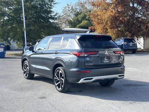 Used 2024 Mitsubishi Outlander FWD image 3