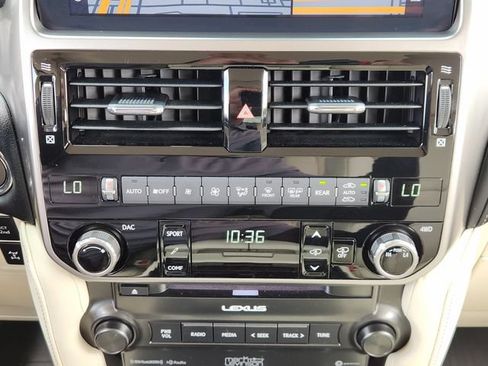Used 2023 Lexus GX 460 Luxury w/ Sport Design Package AWD/4WD image 18