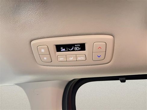 Used 2025 Kia Carnival EX image 16