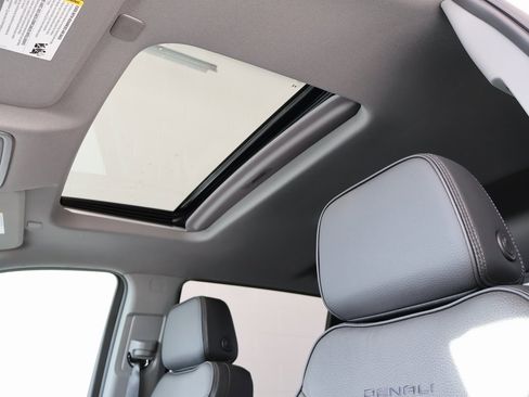 New 2025 GMC Sierra 2500 Denali w/ Denali Reserve Package image 25