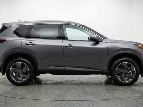 Used 2025 Nissan Rogue SV AWD/4WD image 11