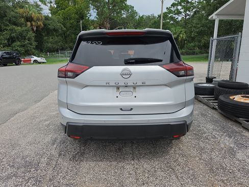 Used 2024 Nissan Rogue S FWD image 4