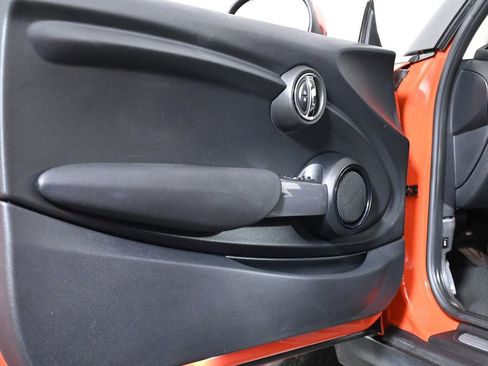 Used 2019 MINI Cooper 2-Door Hardtop w/ Signature Upholstery Package image 24