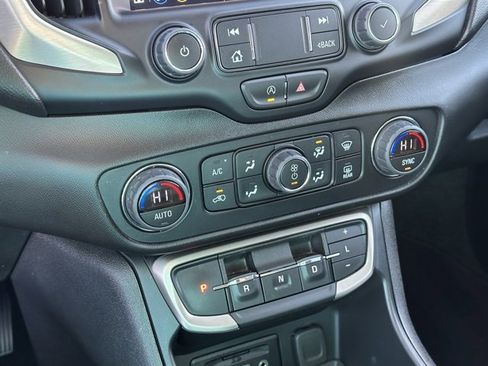 Used 2024 GMC Terrain Denali image 11