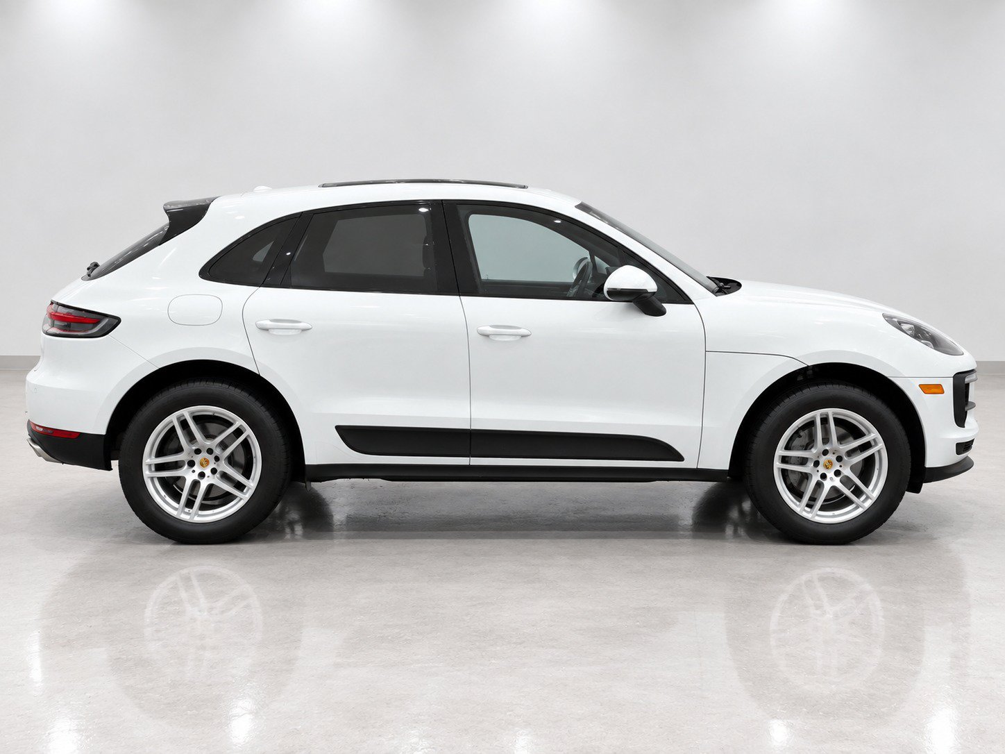 Used 2021 Porsche Macan AWD/4WD image 4