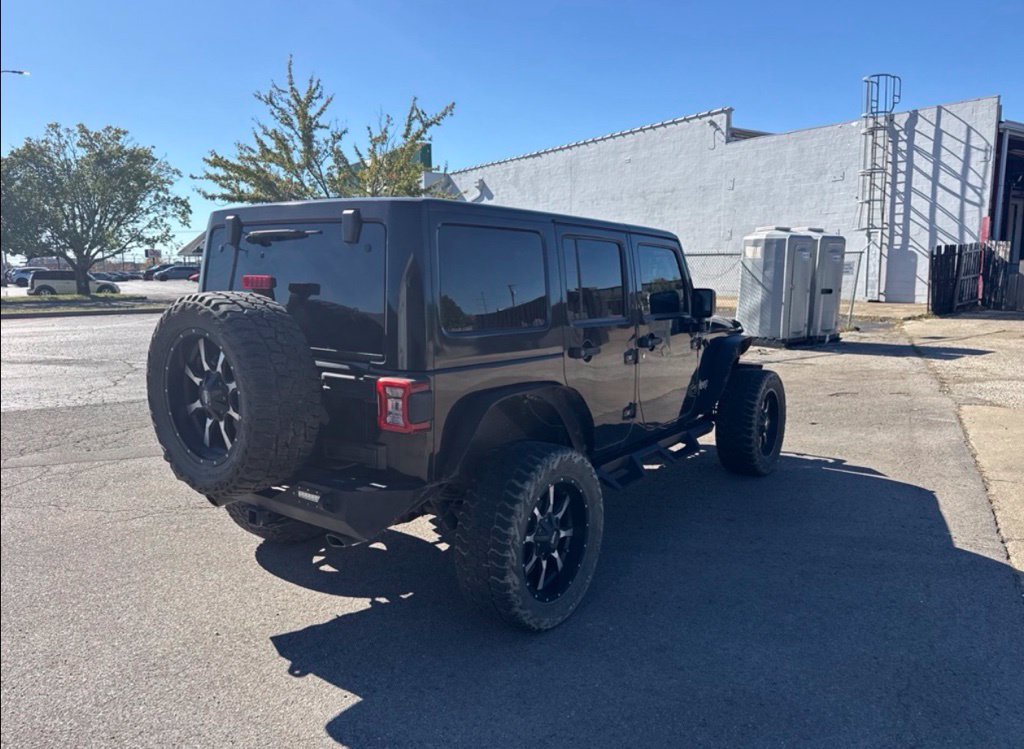 Used 2015 Jeep Wrangler Unlimited Rubicon w/ Connectivity Group AWD/4WD image 5