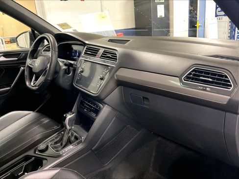 Used 2024 Volkswagen Tiguan SE R-Line image 14
