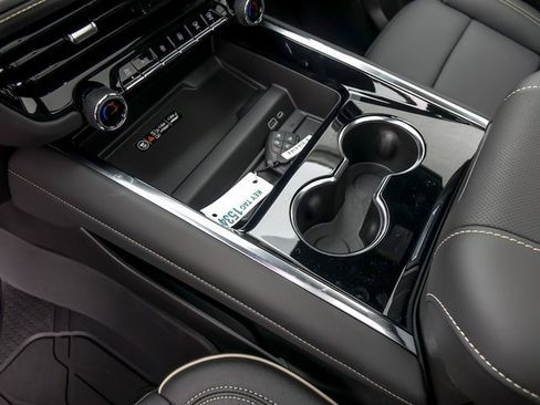 New 2026 Chevrolet Suburban Premier image 33